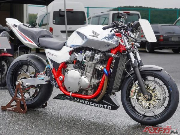 鈴鹿8耐参戦時を彷彿させる！ヤマモトレーシングのシン・CB1300SFカスタム