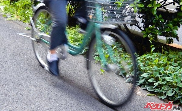 自転車のマナー最悪！　2026年までの導入じゃ遅すぎる！　反則金を支払う青切符の導入を早くせよ！　