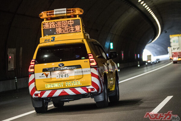 命にかかわるので要注意!!　高速道路の[トンデモない]落とし物