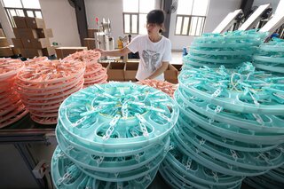 次はプラスチックか－中国の供給急増、新たな貿易摩擦生む恐れ