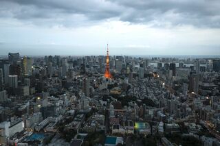 債券下落か、円安進行で日銀政策変更を警戒－10年入札無難観測は支え