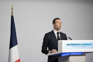 ルペン氏の極右政党、絶対多数獲得に向け奔走－ライバル陣営が結束