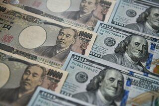 円は対ドルで154円付近、日米政策決定前で手控え－日銀利上げ警戒も