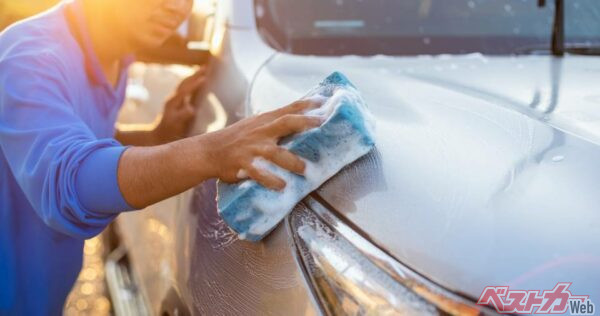 迂闊に洗車するとマジでボディ傷つけるぞ！　真夏の洗車は[一工夫]が必要な理由って？