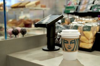 スターバックスに異例の売り判断、トップ交代巡る株高は「行き過ぎ」