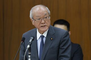 鈴木財務相、円安阻止へ｢意味のある介入だった｣－退任会見で振り返り