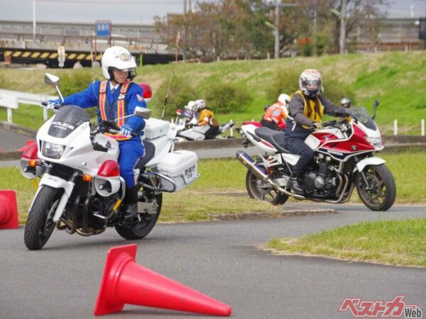 YouTuberのsuuさんが日本二輪車普及安全協会が主催する「ベーシックライディングレッスン」を体験！