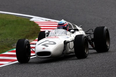 佐藤琢磨が往年のホンダF1で走行、エンジン始動イベントも…東京オートサロン2025